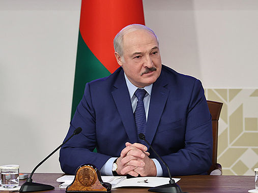 Лукашенко анонсував заходи проти соцмереж для "захисту інтересів країни"
