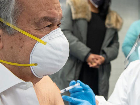 Генсек ООН получил прививку от СOVID-19