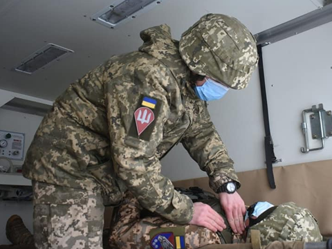 На Донбасі поранено двох українських військовослужбовців
