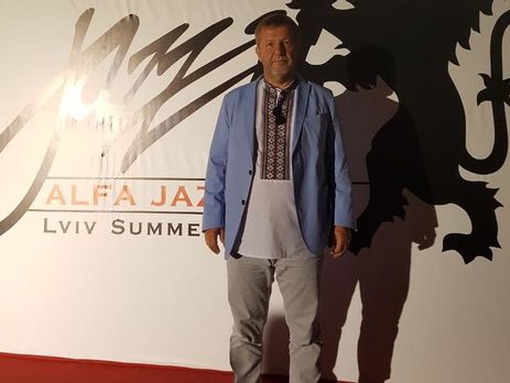 У диктатора Путина все пошло по сокращенной программе. Дворец превратился в говно до того, как Путин в него въехал