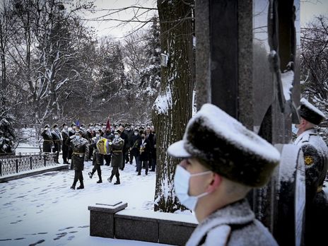 В Украине почтили память героев Крут. Фоторепортаж