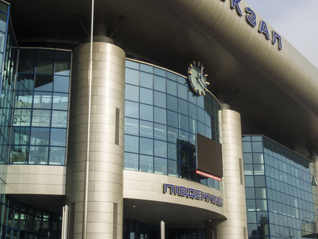 В Киеве заминировали железнодорожный вокзал, пассажиров не пускают