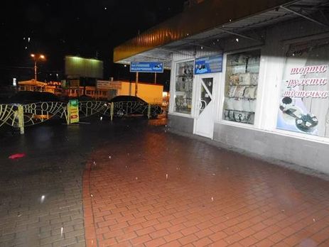 В Киеве злоумышленник дважды выстрелил в прохожего и скрылся