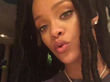 Рианна показала своего дедушку