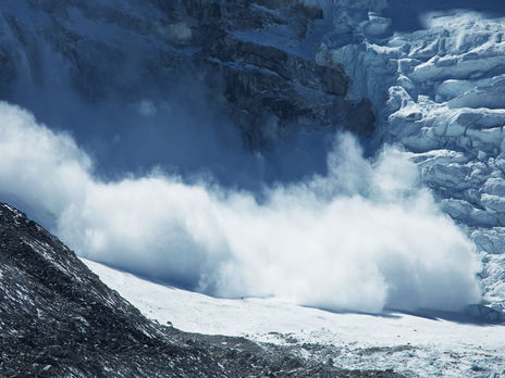 В Карпатах ожидается сход лавины, спасатели просят не идти в горы