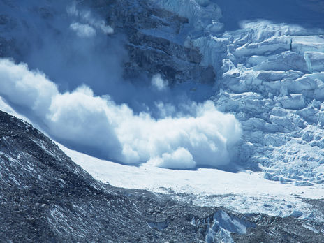 В Карпатах прогнозируют опасность схода лавин, синоптики просят туристов не ходить в горы