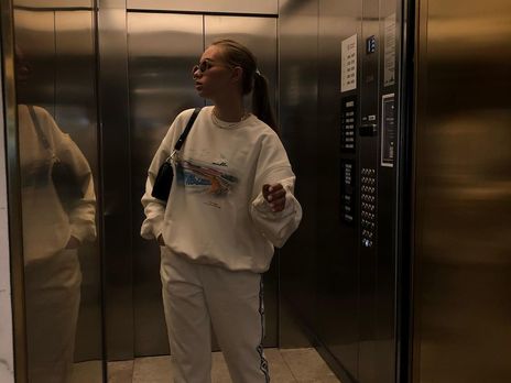 Імовірна третя донька Путіна після придушення протестів у Росії закликала займатися коханням, а не війною