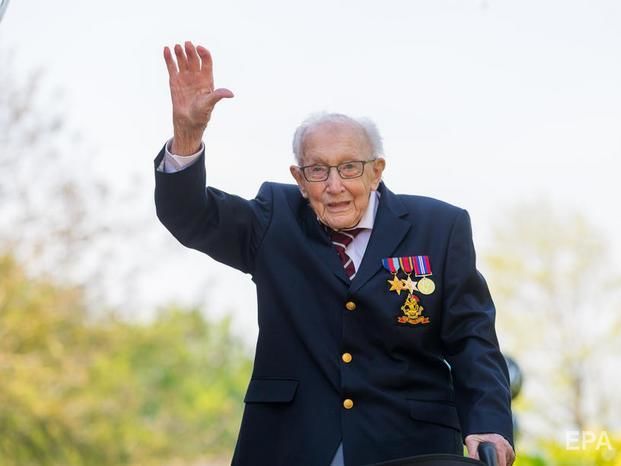 Умер заразившийся коронавирусом 100-летний волонтер-ветеран Том Мур