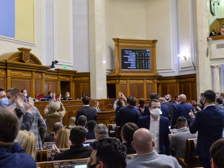 Більшість українців підтримують розпуск парламенту й дострокові вибори – опитування