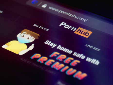 Pornhub введе біометричну верифікацію користувачів, які завантажують відео
