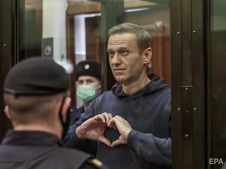 Навального доправили в суд, де розглядатимуть справу про наклеп на ветерана