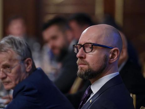 Яценюк: Зеленський знає, як працює телебачення. Україна може виграти боротьбу проти російської пропаганди, якщо президент розпочне її