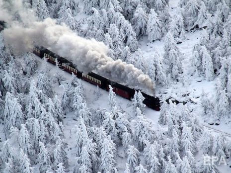 У Німеччині через снігопад частково зупинено залізничний рух. Не курсують потяги в Нідерланди