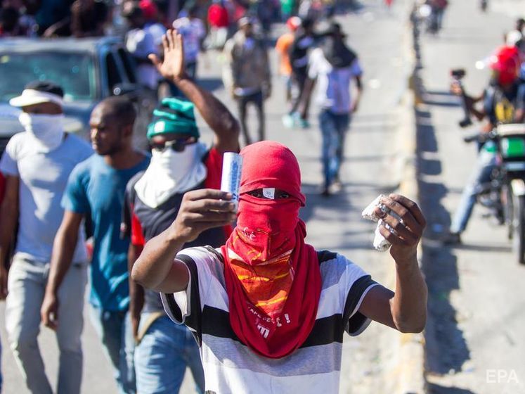 Влада Гаїті заявила, що запобігла держперевороту і вбивству президента. Країна нині на порозі конституційної кризи