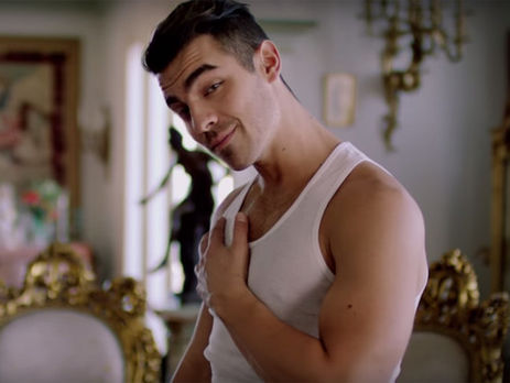 Body Moves: полуобнаженные 