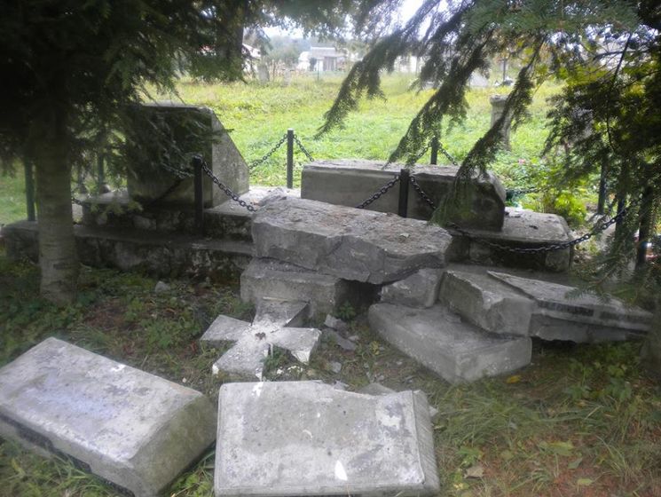 Украинский институт нацпамяти: После вторжения РФ в Украину в Польше начали массово уничтожать украинские памятники