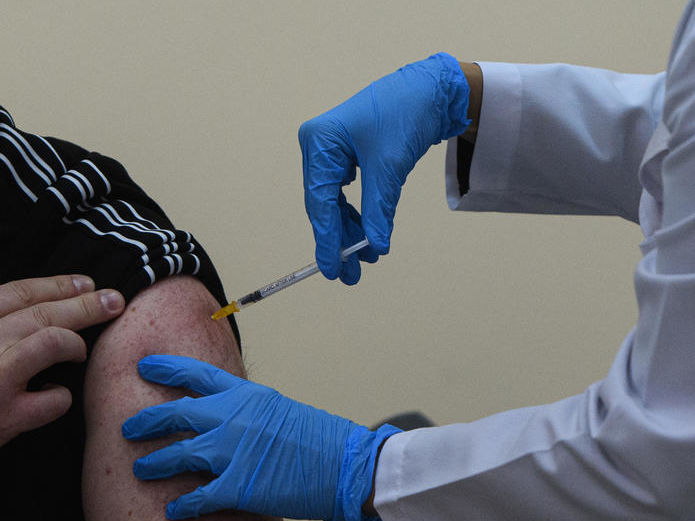 Голова Єврокомісії попросила країни Євросоюзу пожертвувати Україні вакцини проти COVID-19