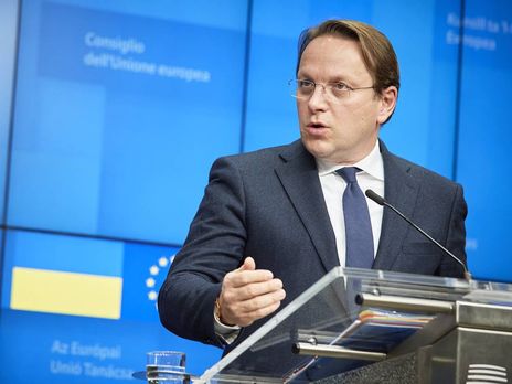 Комісар ЄС наголосив на необхідності забезпечення прав нацменшин в Україні