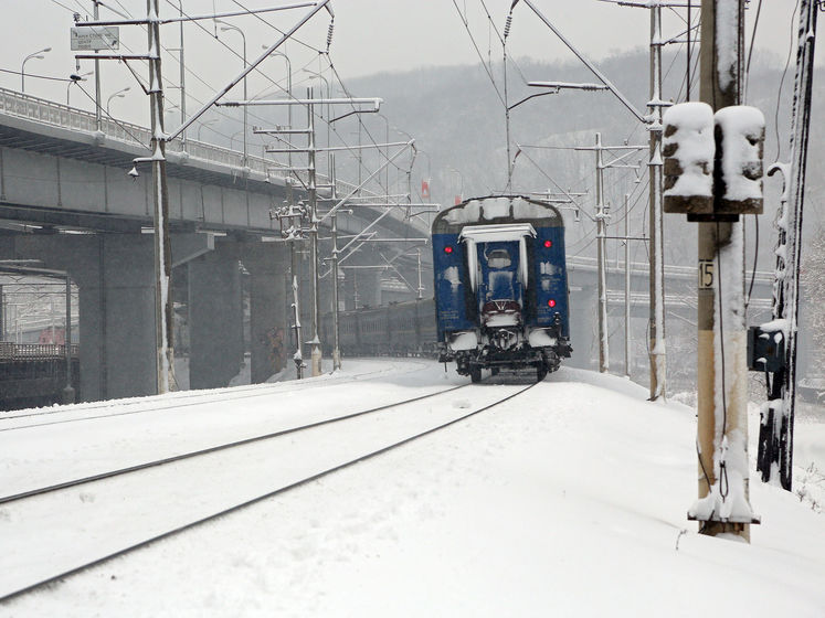 "Укрзалізниця" повідомила про затримку двох поїздів через снігопад