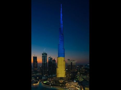Самое высокое здание в мире подсветили цветами украинского флага