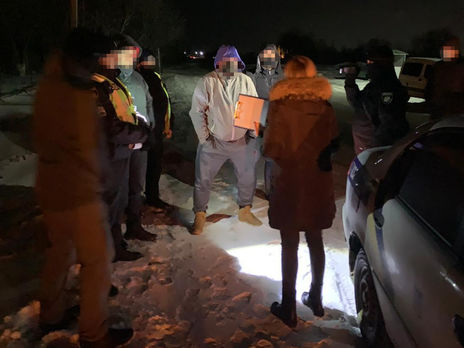 У Хмельницькій області поліцейський продавав службову інформацію з бази Нацполіції – ДБР