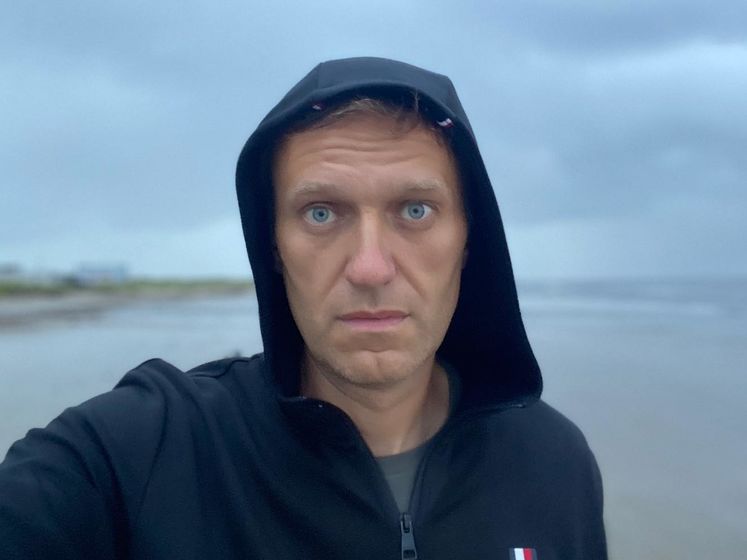 "Пожалуй, заточу ложку о стену". Навальный написал из тюрьмы 