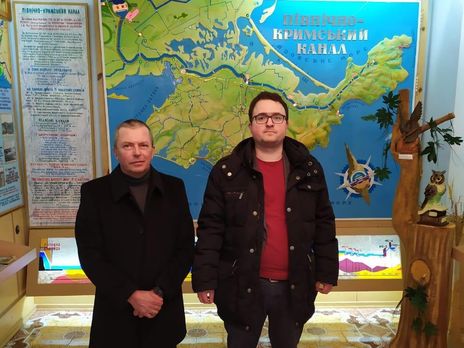 Кориневич (справа) обсудил с начальником управления Северо-Крымского канала в городе Таврийск важные для функционирования канала вопросы