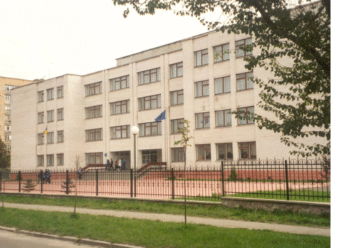 В Киевской области отстранили директора лицея, ученица которого скончалась после передозировки таблетками