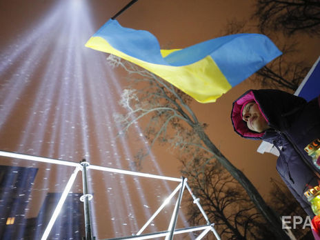 В Киеве зажгли лучи достоинства в честь погибших героев Небесной сотни. Видео