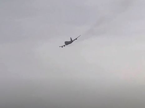 На жительницу Нидерландов упала часть двигателя пролетавшего над ней Boeing 747