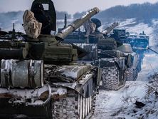 На оккупированном Донбассе вдвое больше российских танков и бронемашин, чем в Крыму. Инфографика МИД Украины
