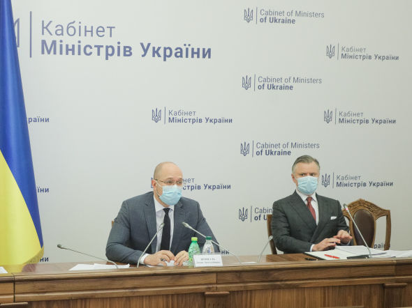 Шмыгаль поручил верифицировать все долги теплоснабжающих предприятий Украины