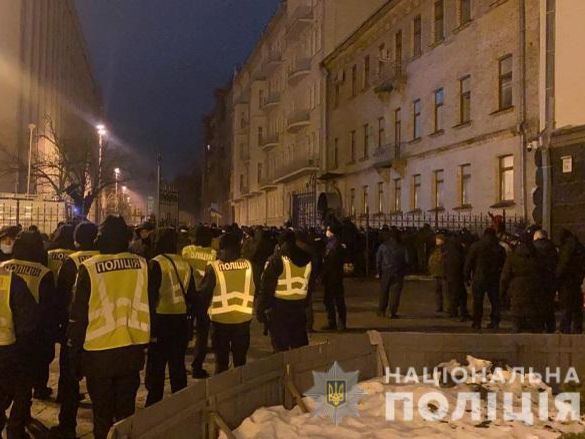 Во время cтычек под Офисом президента на акции в поддержку Стерненко ожоги глаз получили 27 полицейских