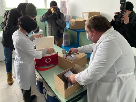 Черкаська область першою в Україні отримала вакцину проти COVID-19