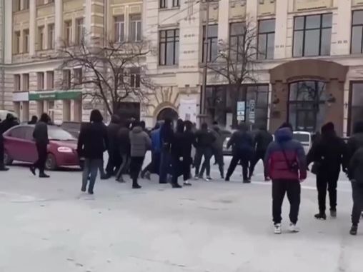 У Харкові через перейменування проспекту побилися активісти "Нацкорпусу" і прибічники ОПЗЖ