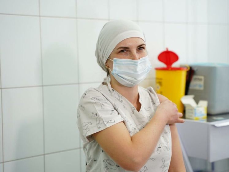 У чотирьох областях України розпочали вакцинацію проти COVID-19