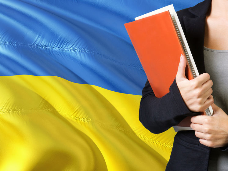 Более 100 тыс. человек летом должны сдать экзамен по украинскому языку