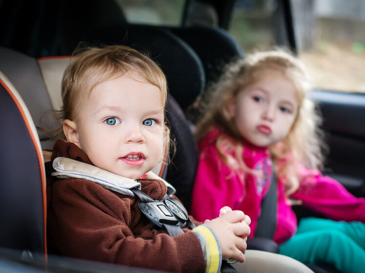Кабмин Украины изменил правила перевозки детей в автокреслах
