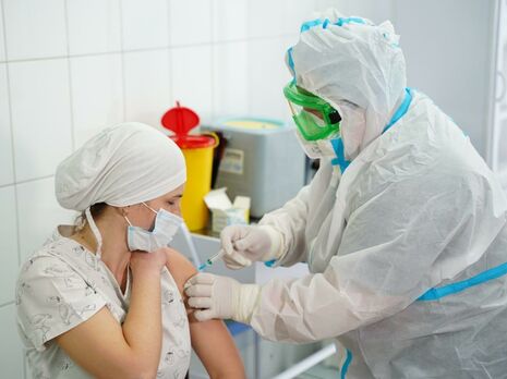 В пяти областях Украины началась вакцинация от коронавируса. Фоторепортаж