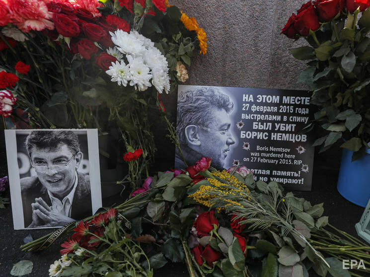 У Росії проводять заходи у день річниці вбивства опозиціонера Нємцова. Влада заборонила ходи і великі зібрання