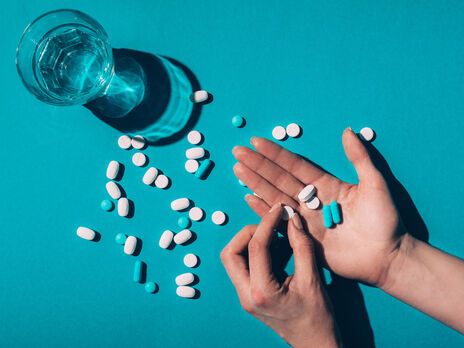 В Сумах студентки наглотались таблеток и вызвали скорую помощь – полиция