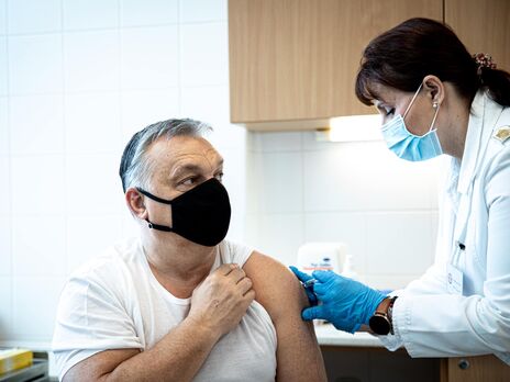 Орбан сделал первую прививку от COVID-19. Политик выбрал китайский препарат Sinopharm