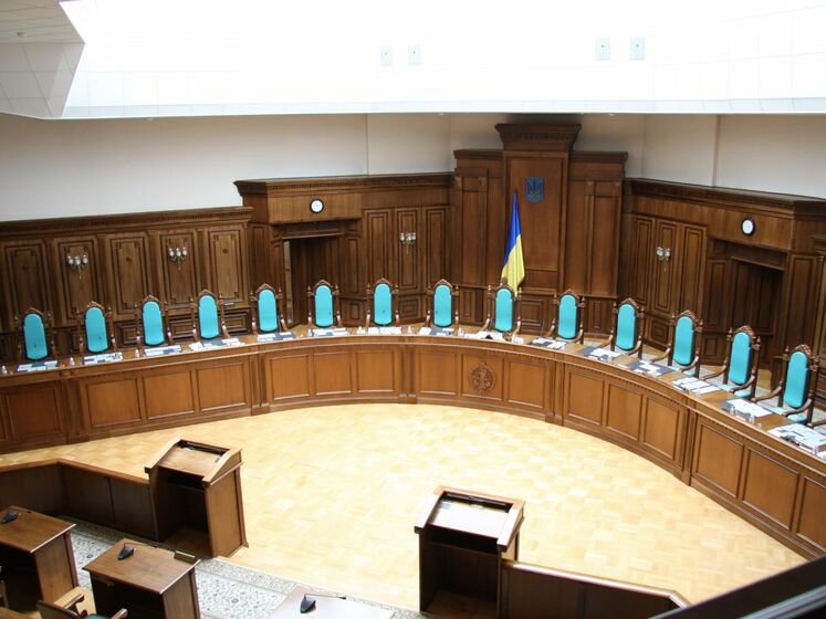 Зеленський заявив, що Конституційний Суд став "синонімом недовіри" через деяких суддів