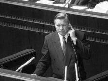 Умер первый глава МИД Украины Зленко