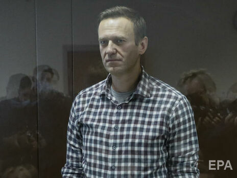2 лютого Навальному замінили умовний строк на реальний у справі "Ів Роше"