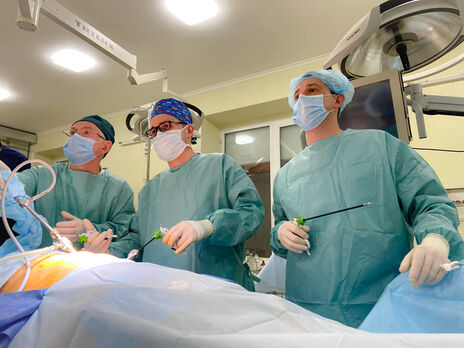 Впервые в Украине робот Da Vinci прооперировал ребенка