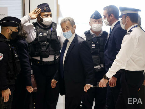 Саркози получил реальный срок, Зеленский ввел в действие решение о санкциях против Захарченко. Главное за день