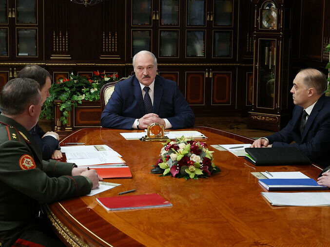 Лукашенко о слиянии РФ и Беларуси: Глупо даже работать в этом направлении. Это абсолютно не нужно