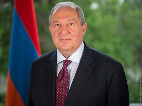 Президент Вірменії повторно відмовився звільняти главу Генштабу