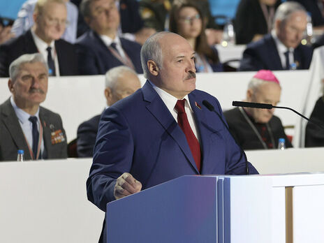 Лукашенко допустил размещение в Беларуси военных самолетов России